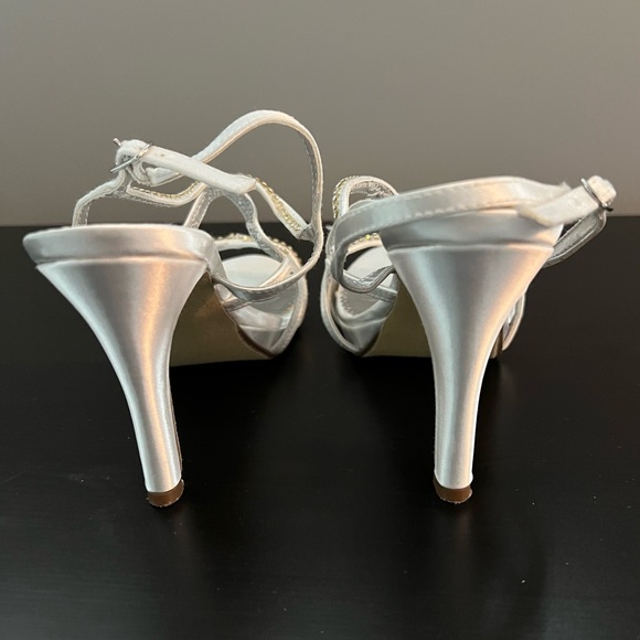 2/ $20 Michaelangelo David’s Bridal Dyeable Sierra Shoes - Picture 5 of 9